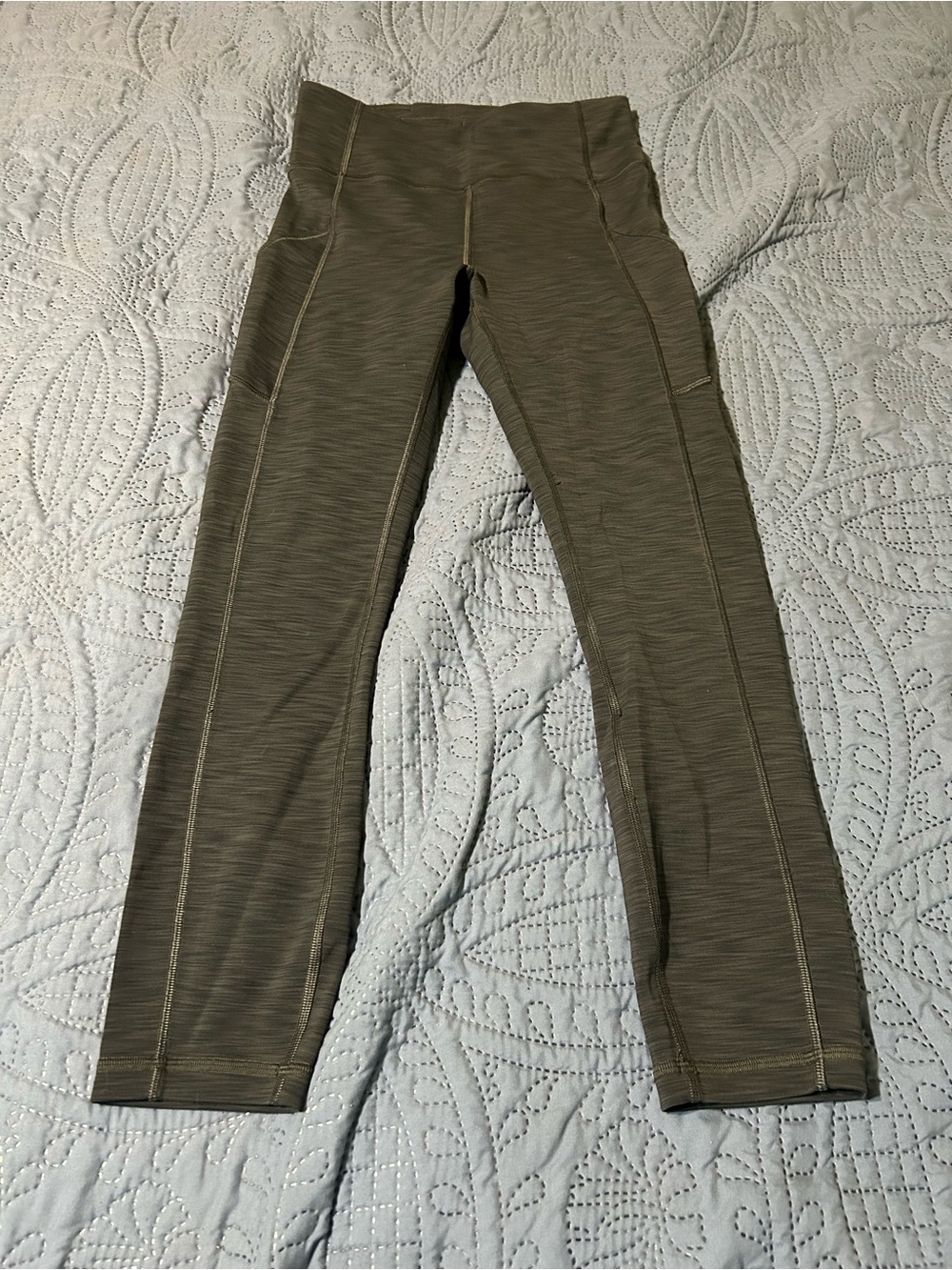 Lululemon leggings size 4 crop